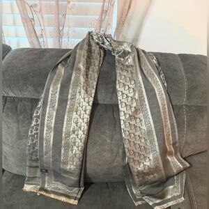 Gray Patterned Scarf